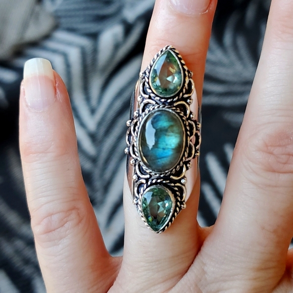 New Labradorite & Tsavorite 925 Silver Statement Ring. - Picture 12 of 16